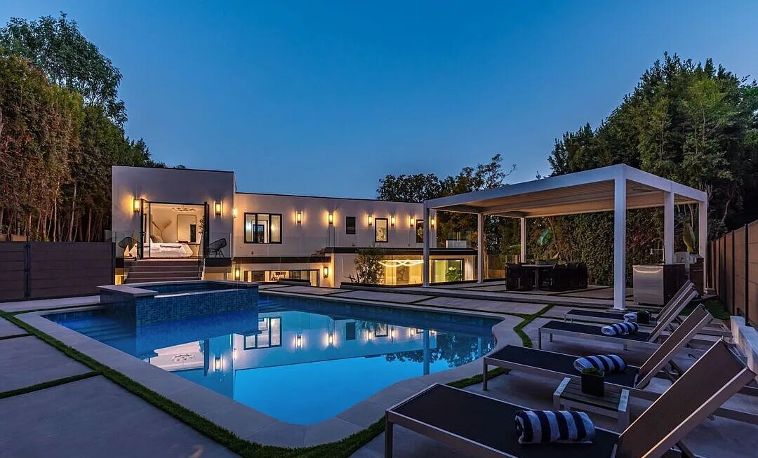 Sunset Plaza Vantage — 4-bedroom luxury villa rental in Sunset Strip, sleeps 8