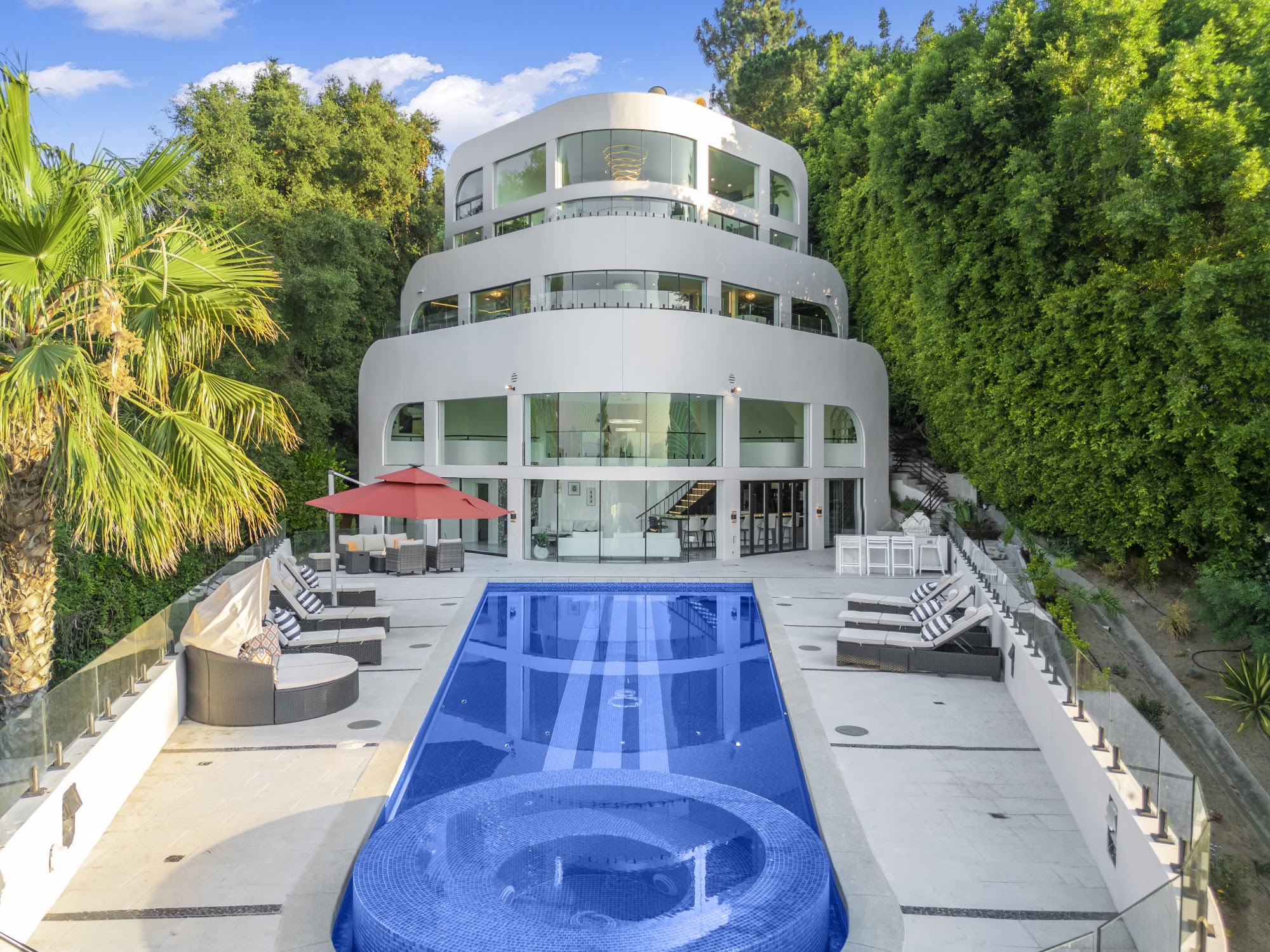 Mulholland Ridge — 5-bedroom luxury villa rental in Bel Air, sleeps 10