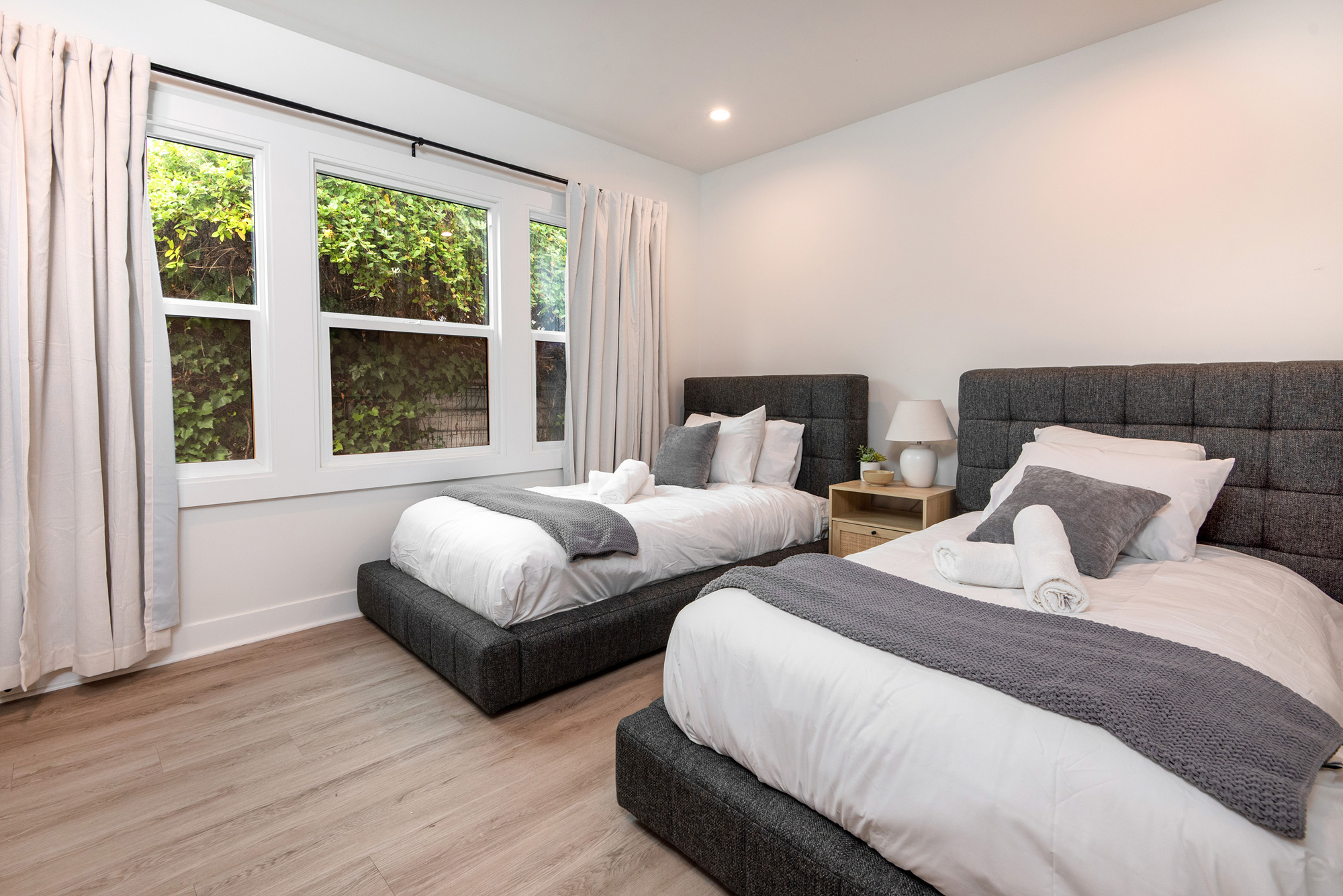 Alta Vista Terrace — twin-bed guest room