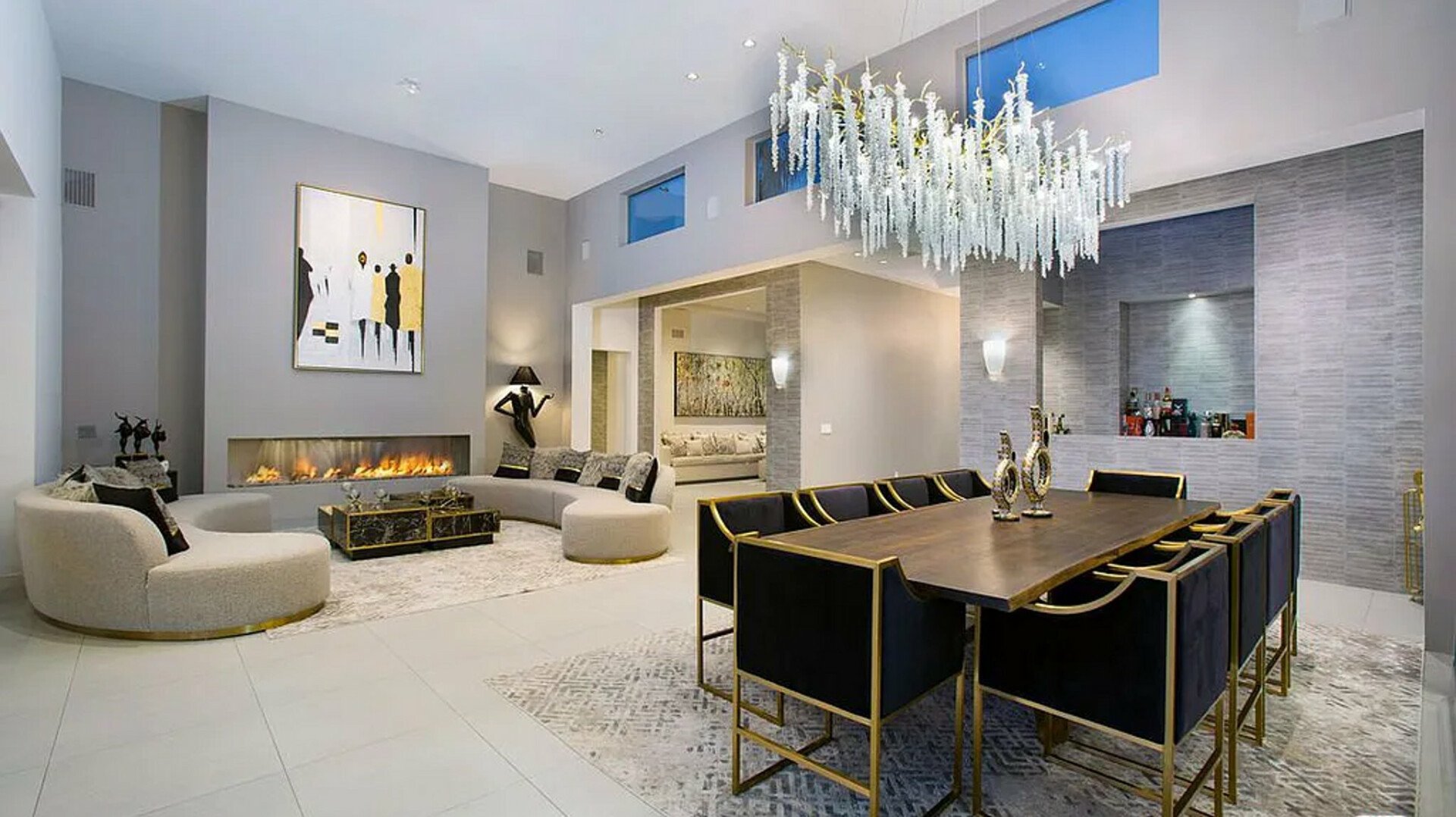 Ellison Ridgehouse — dining room with chandelier