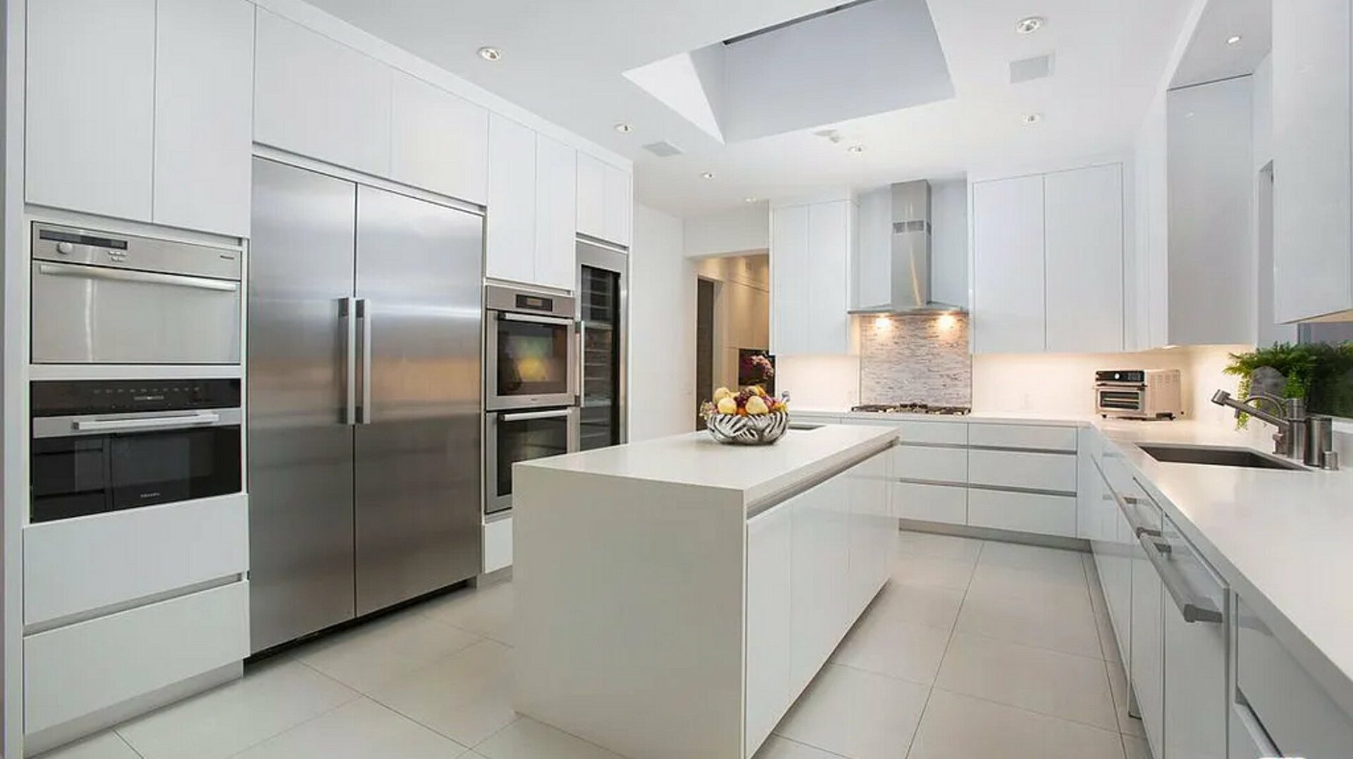 Ellison Ridgehouse — kitchen with island and integrated appliances
