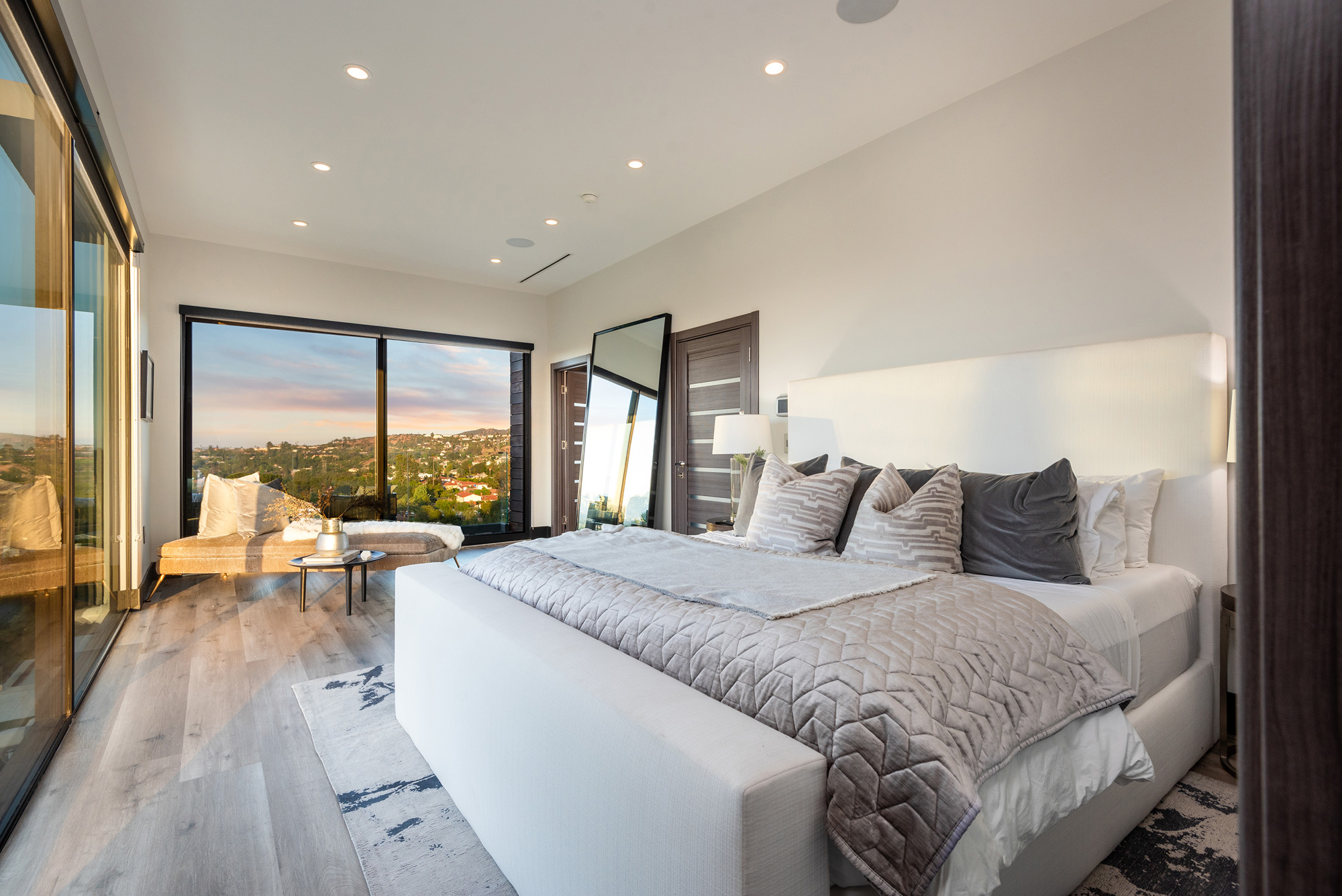 Gayle Quinta — bedroom with valley view