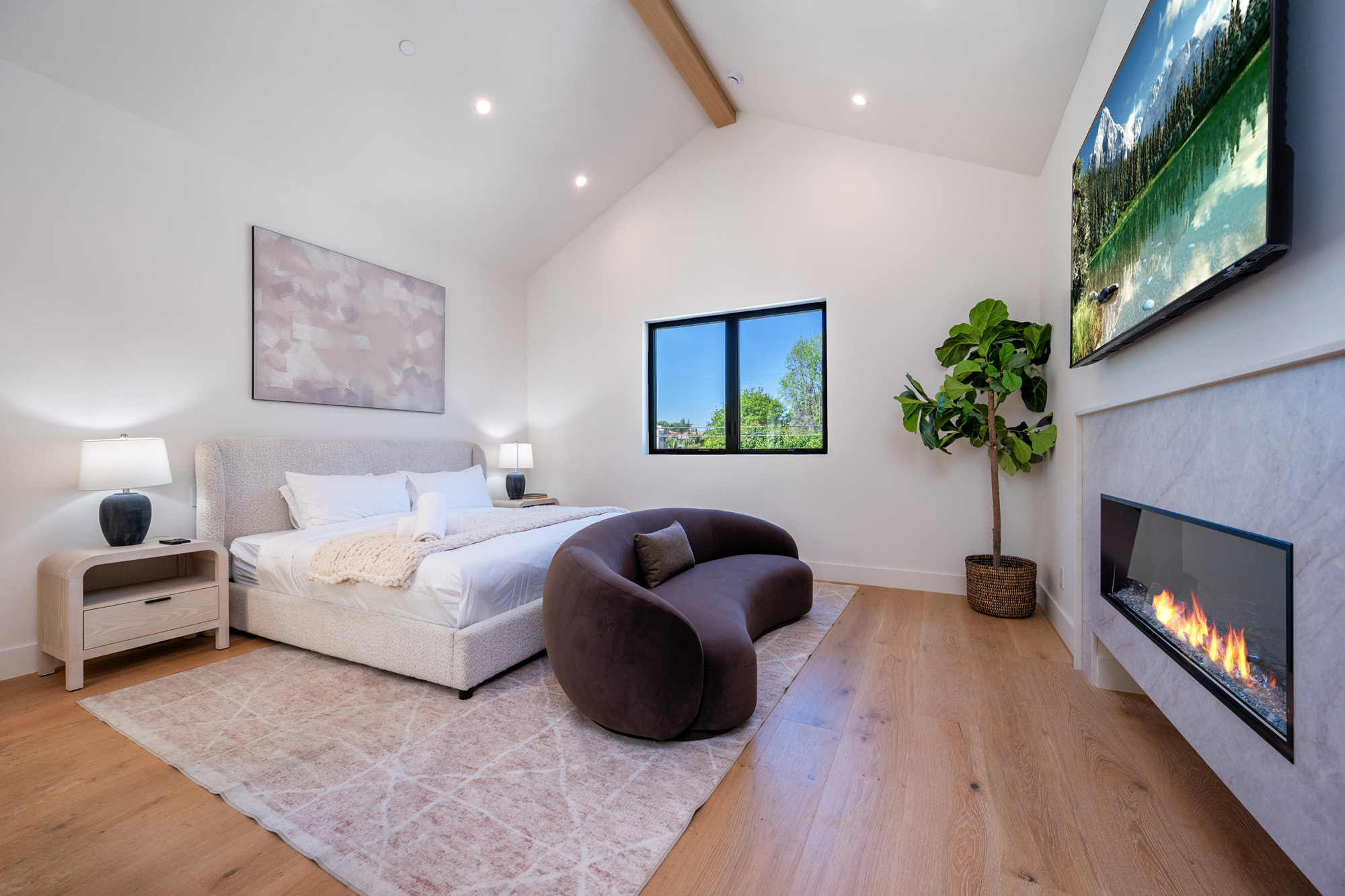 Atoll Lanai — bedroom with fireplace