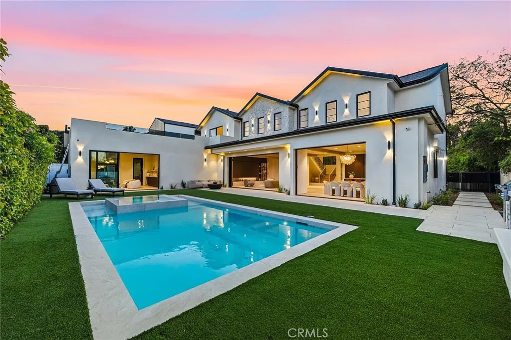 Valjean Hacienda — 5-bedroom luxury villa rental in Encino, sleeps 10