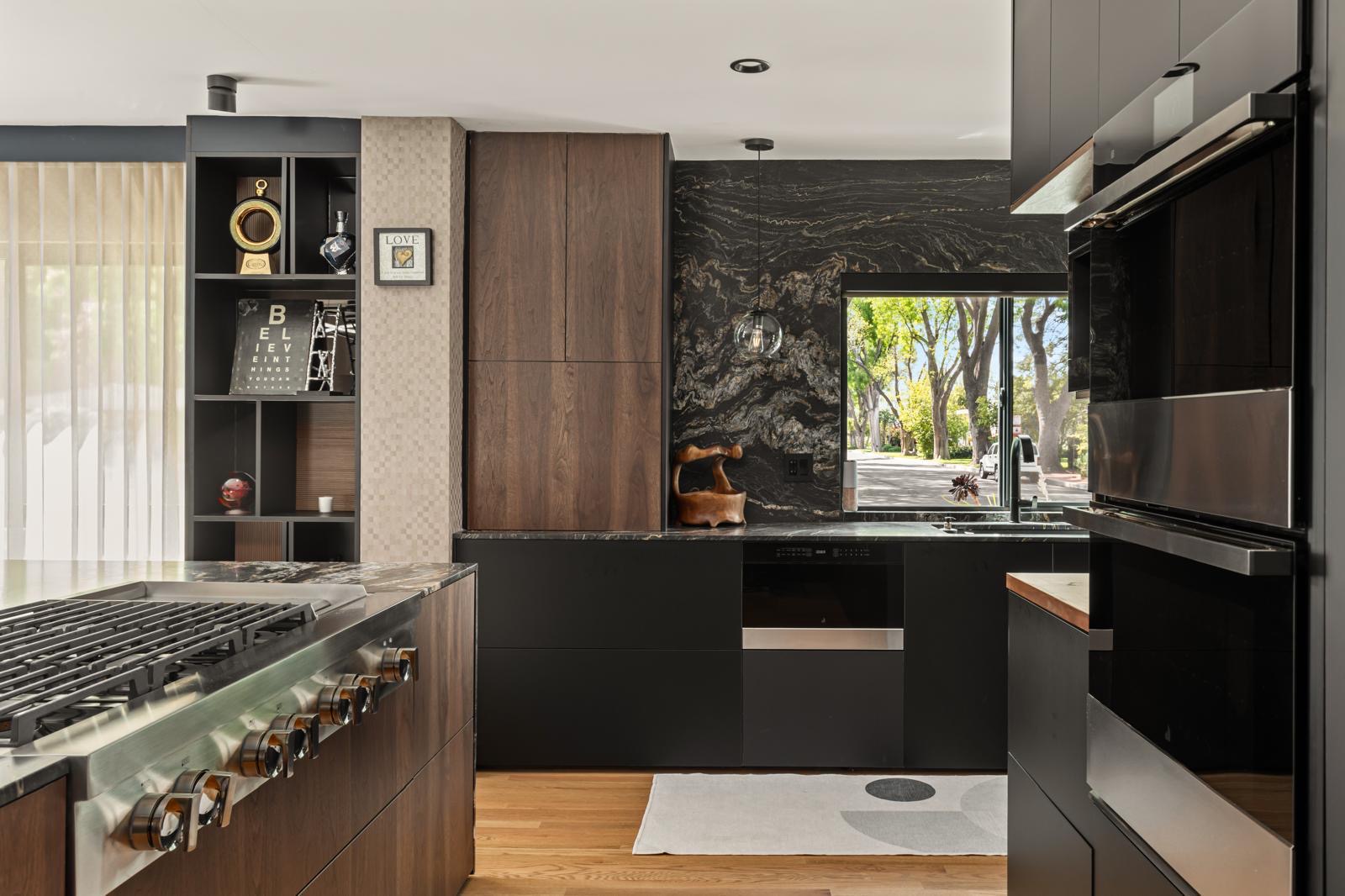 Varna Garden House — kitchen with marble splashback and gas range