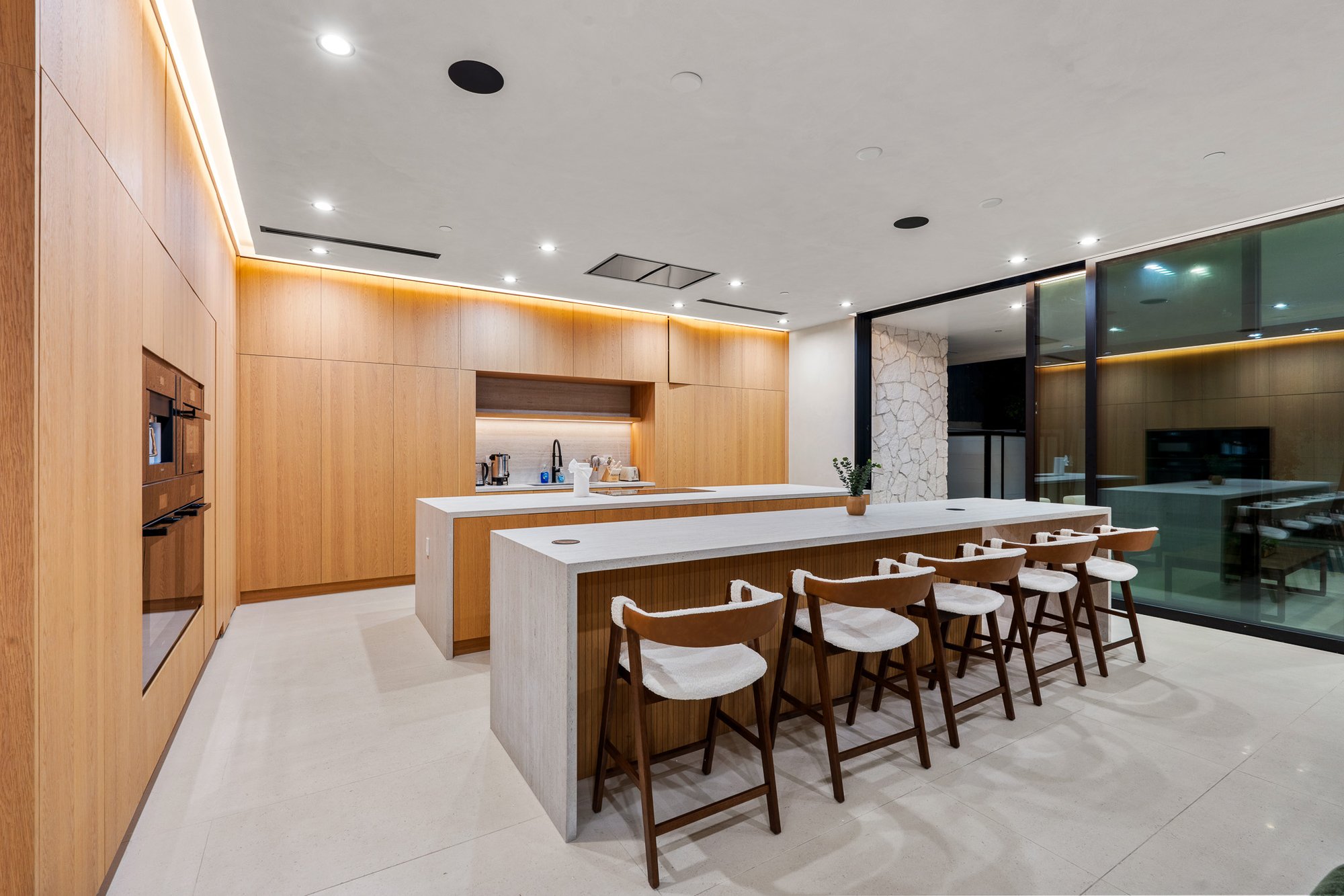 Curson Atelier — kitchen with island and wood panelling
