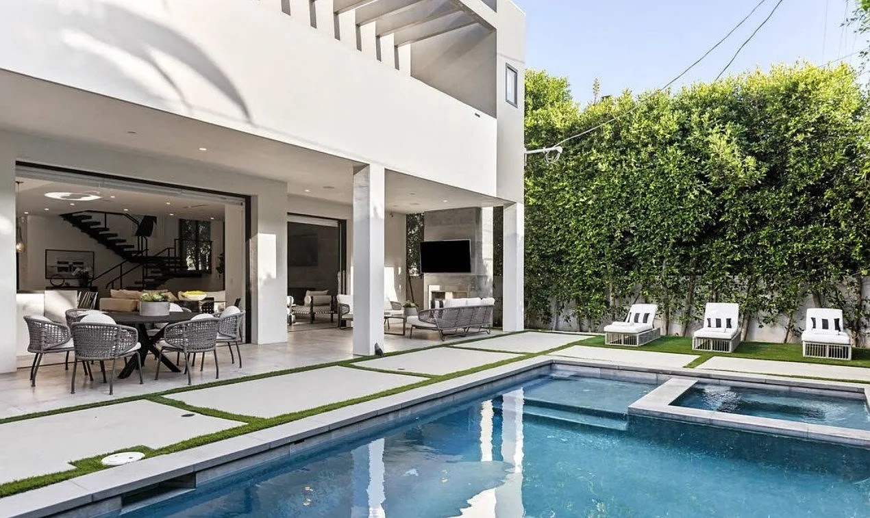 Gardner Courtyard — luxury villa rental in Fairfax
