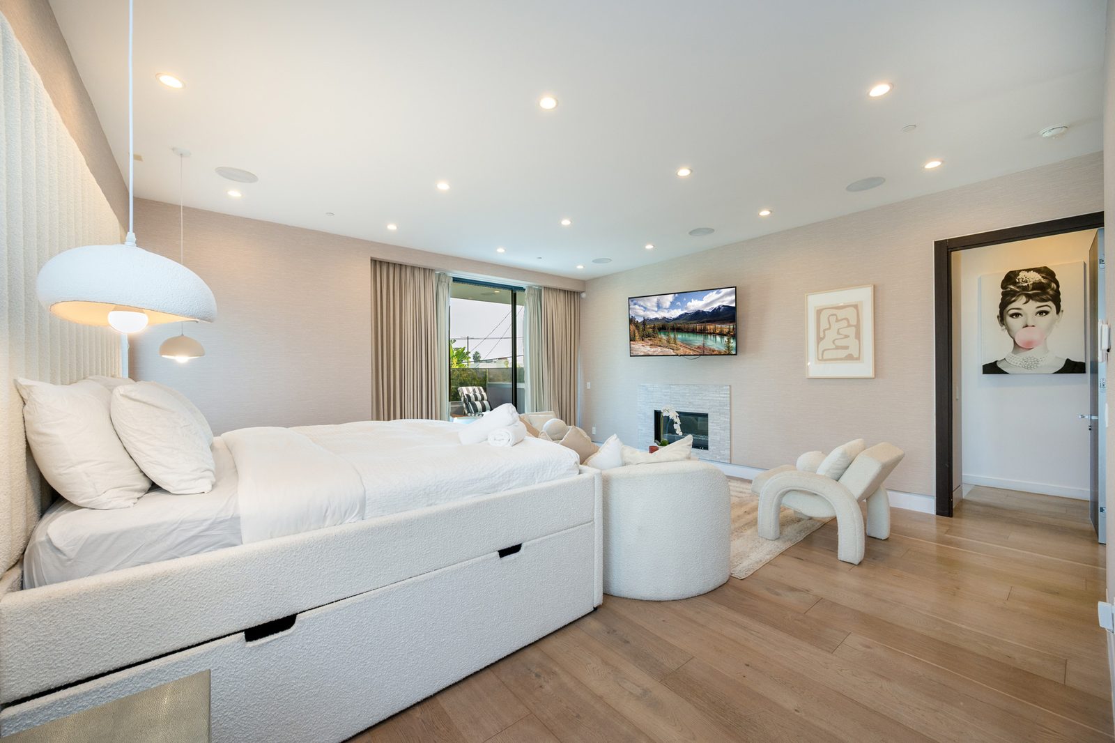 Croft Altana — primary bedroom